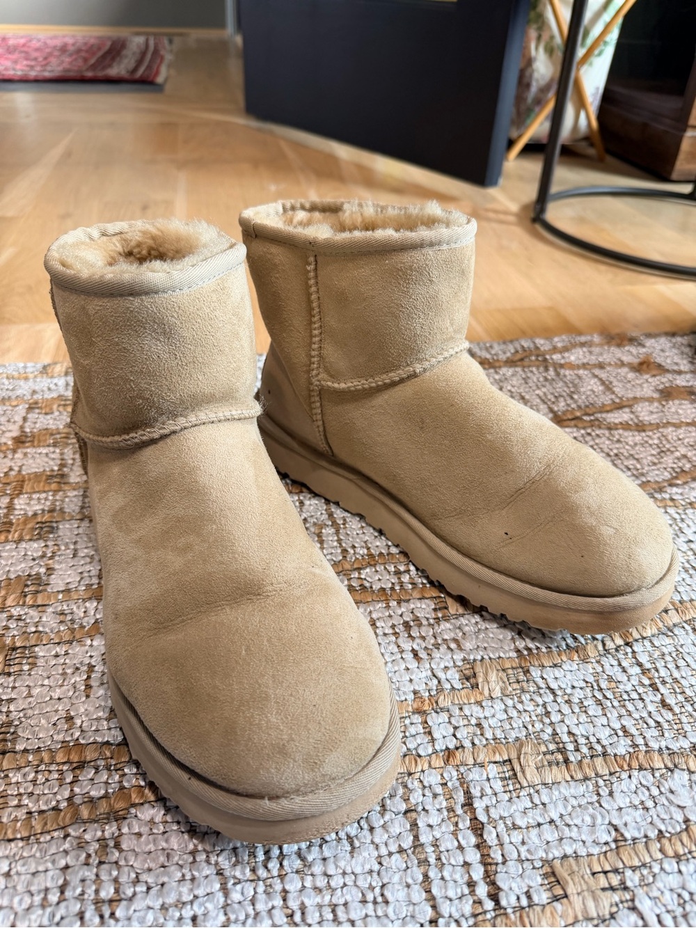UGG gently used (like new!) Classic Mini Size 10 Suede Boot in Sand